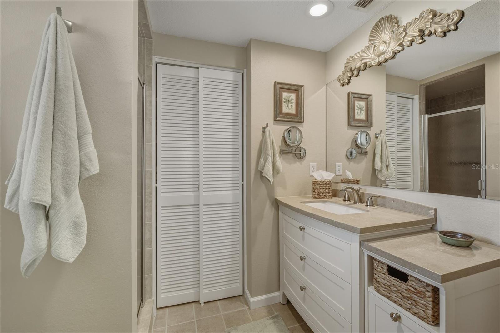 CIRCLE WOODS OF VENICE 2 - Residential