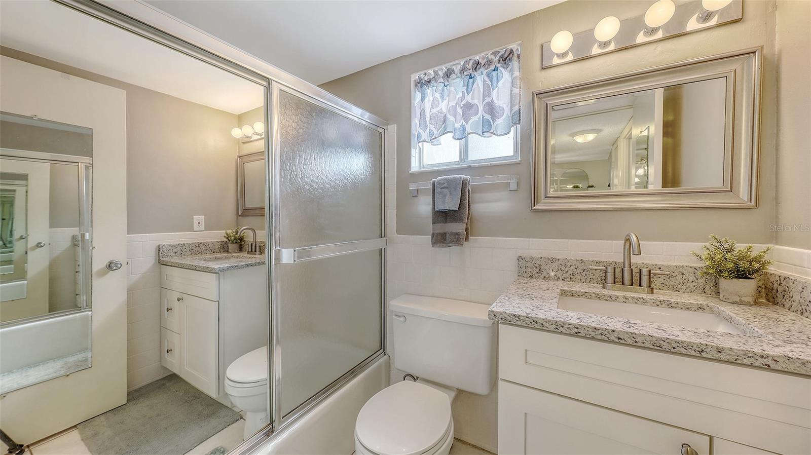 BAYSHORE ON THE LAKE APTS II SEC 2 - Residential