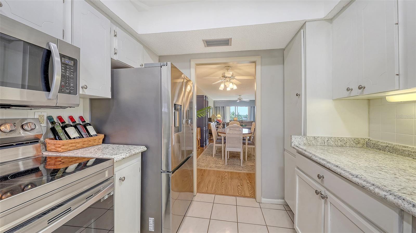 BAYSHORE ON THE LAKE APTS II SEC 2 - Residential