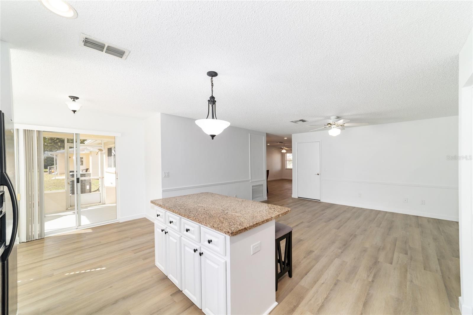 ON TOP OF THE WORLD - Residential