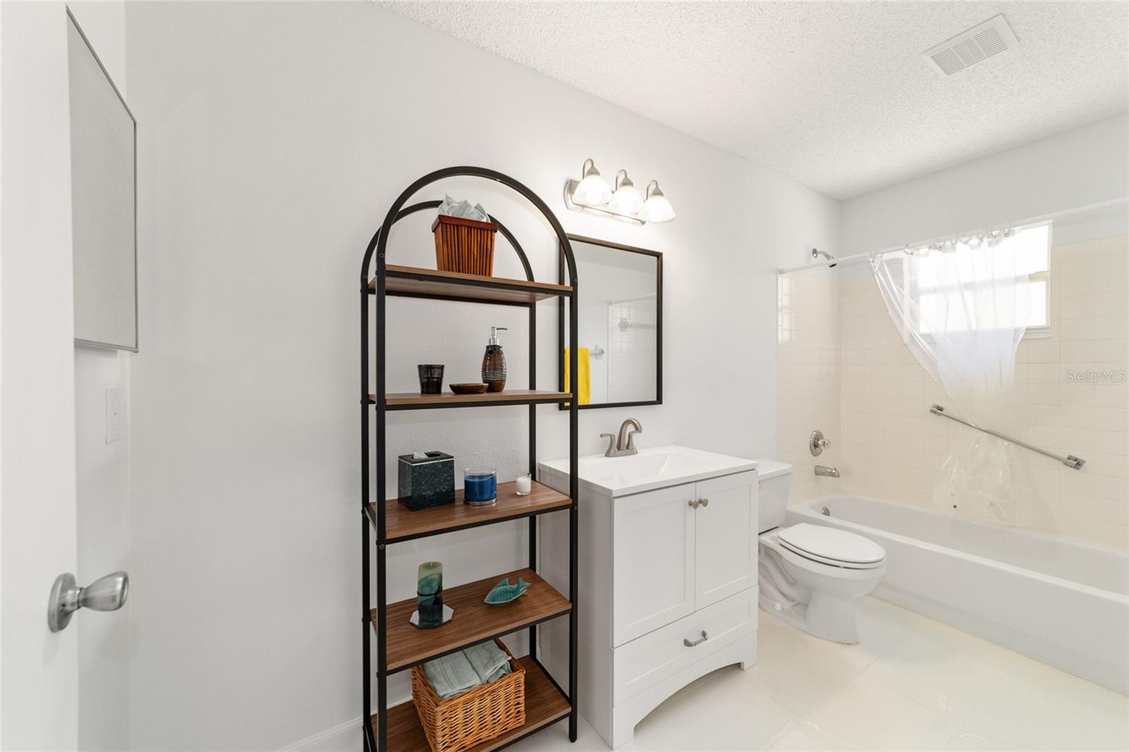 ON TOP OF THE WORLD - Residential