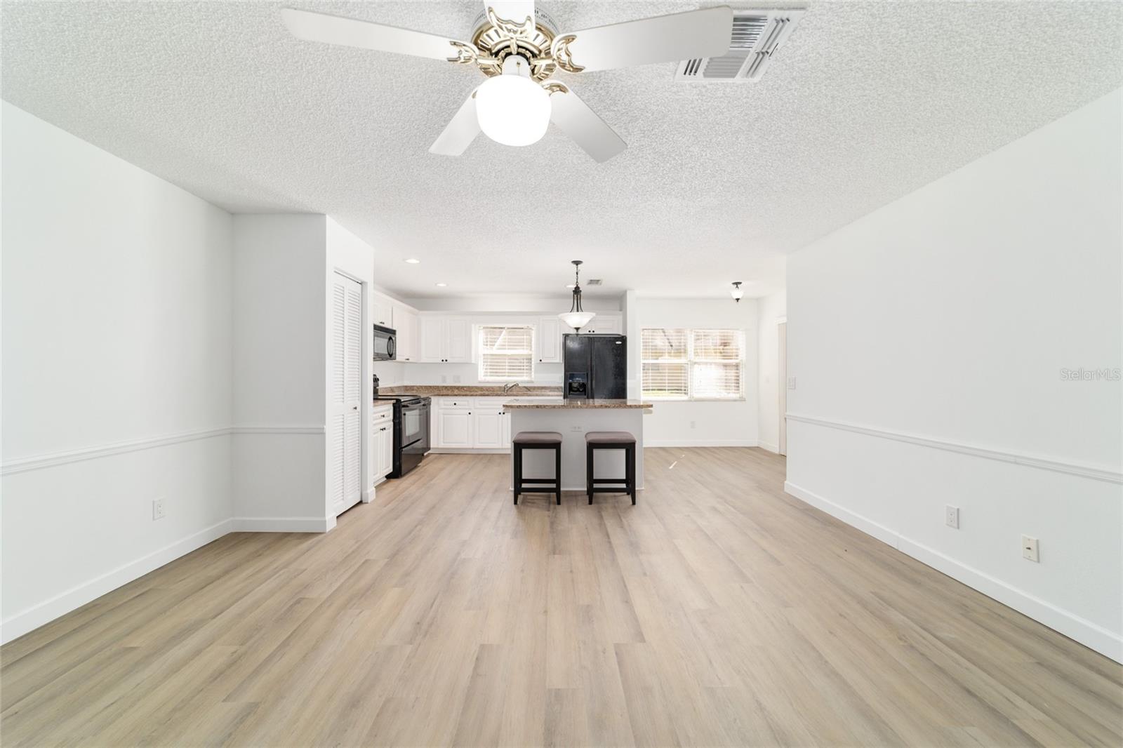 ON TOP OF THE WORLD - Residential