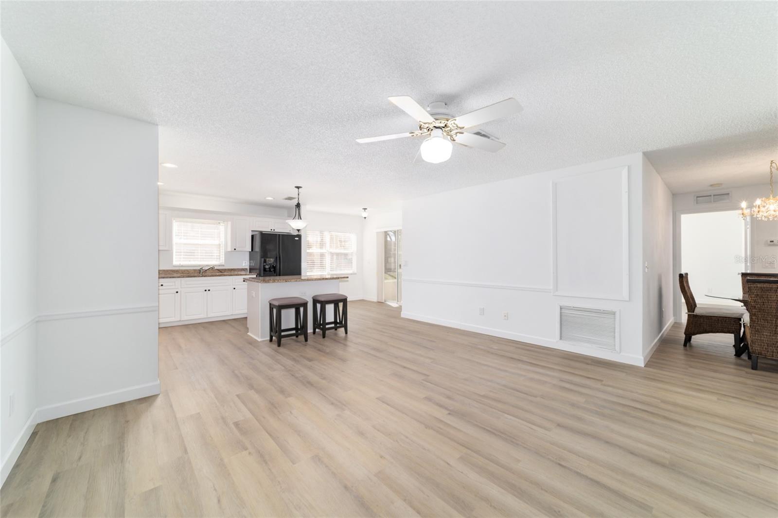 ON TOP OF THE WORLD - Residential