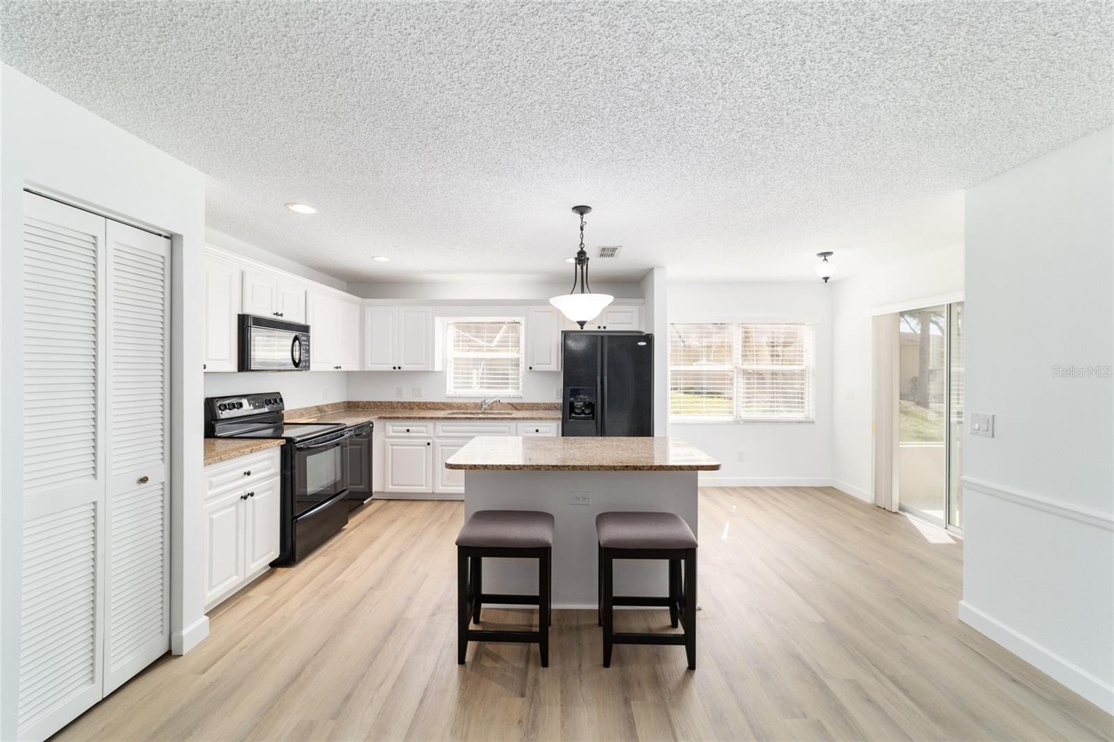 ON TOP OF THE WORLD - Residential