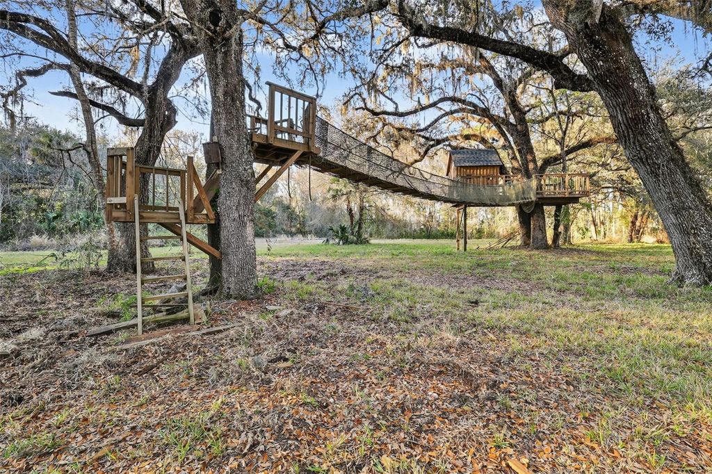 Photo of 1721 County Road 25a, Leesburg, FL 34748 (MLS # G5108955)