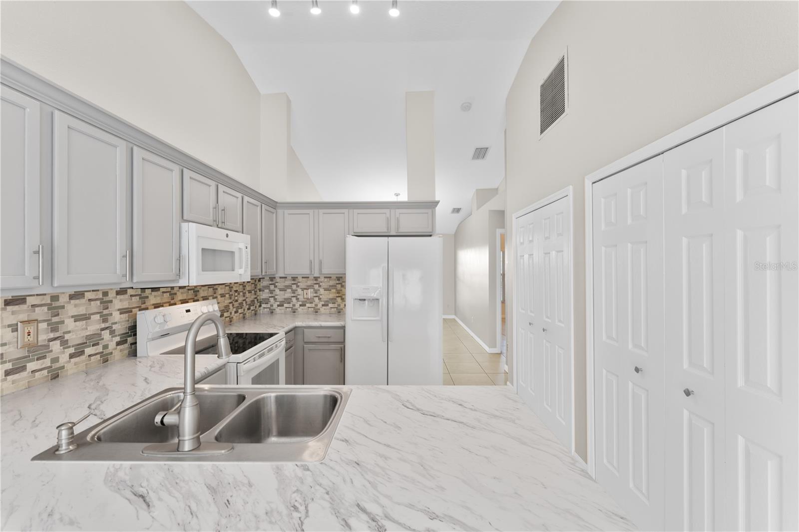 CLERMONT HILLSIDE VILLAS TWNHS - Residential Lease