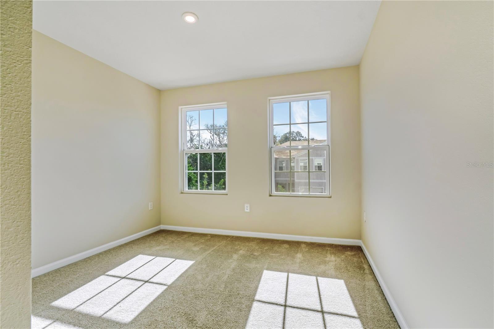 EDISON POINTE TOWNHOMES - Residential