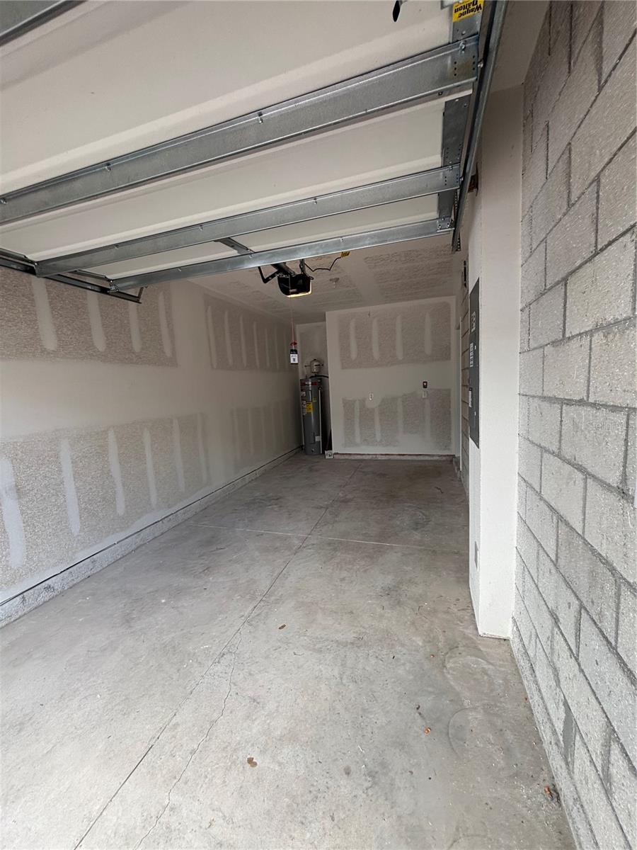 EDISON POINTE TOWNHOMES - Residential