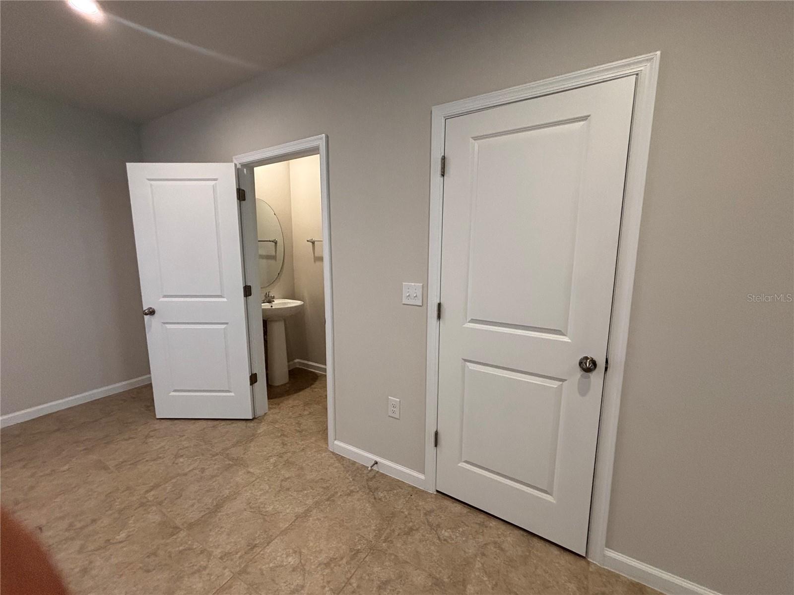 EDISON POINTE TOWNHOMES - Residential