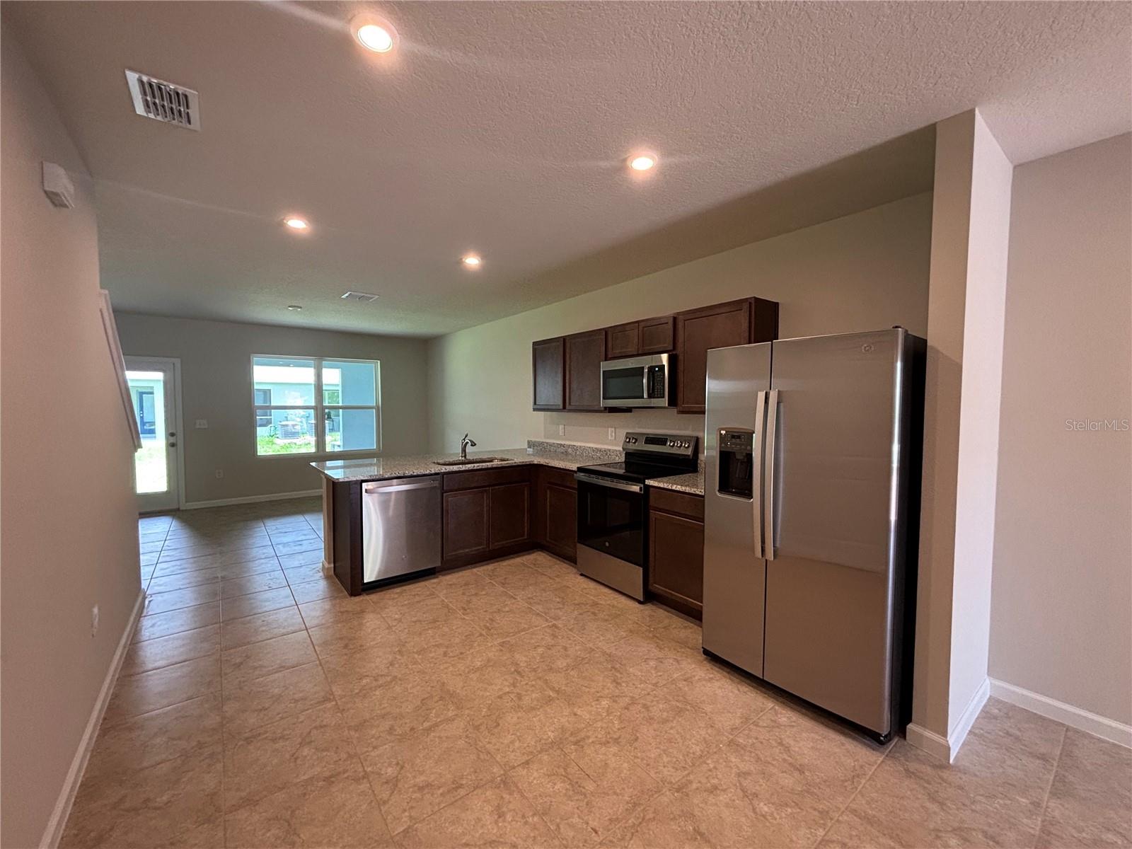 EDISON POINTE TOWNHOMES - Residential