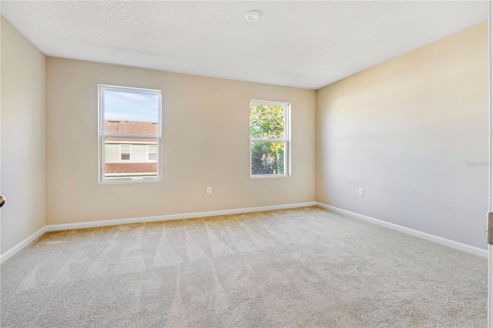 EDISON POINTE TOWNHOMES - Residential