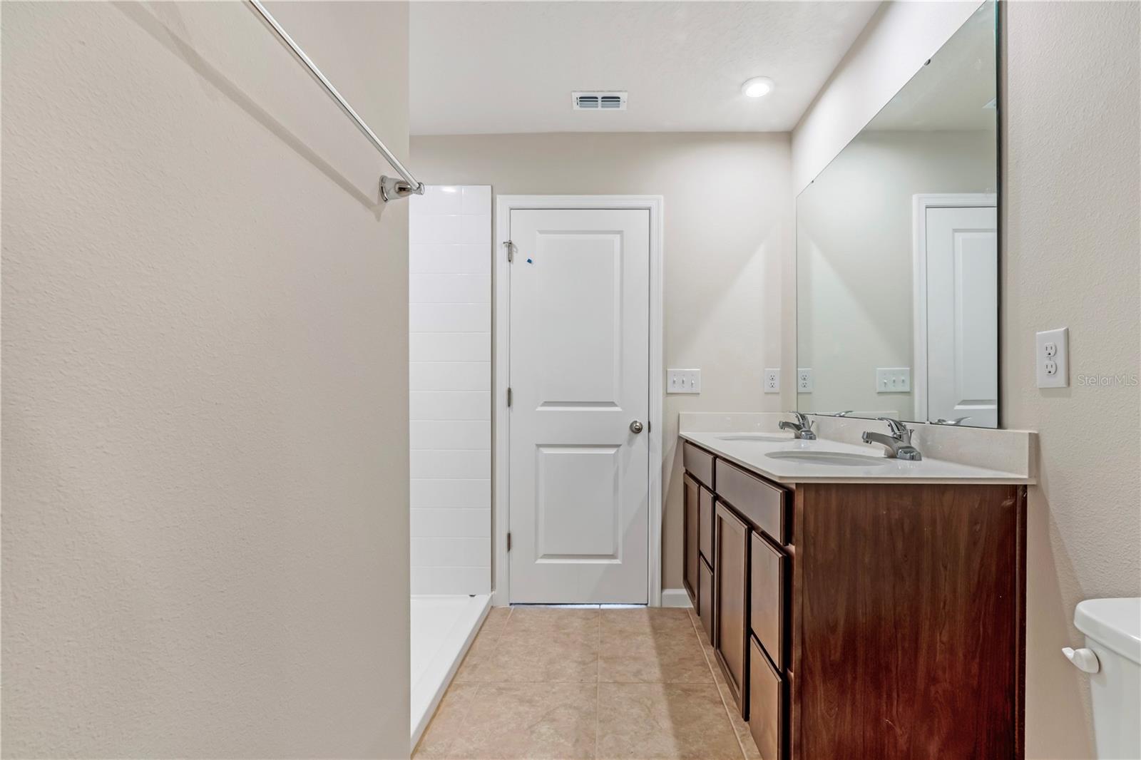 EDISON POINTE TOWNHOMES - Residential