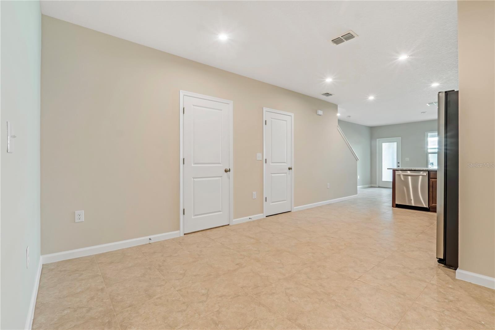 EDISON POINTE TOWNHOMES - Residential