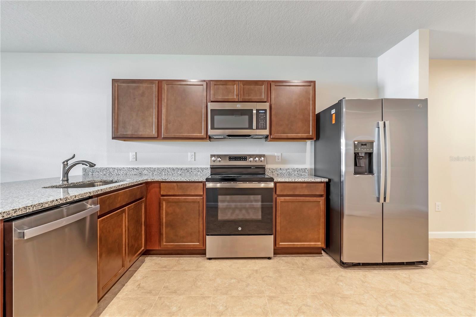 EDISON POINTE TOWNHOMES - Residential