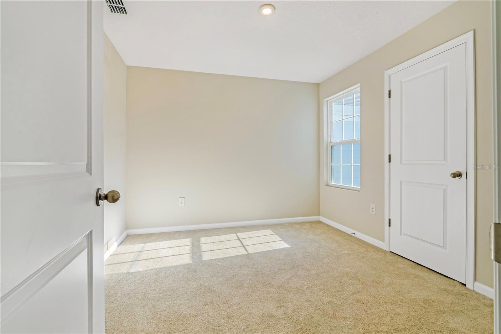 EDISON POINTE TOWNHOMES - Residential