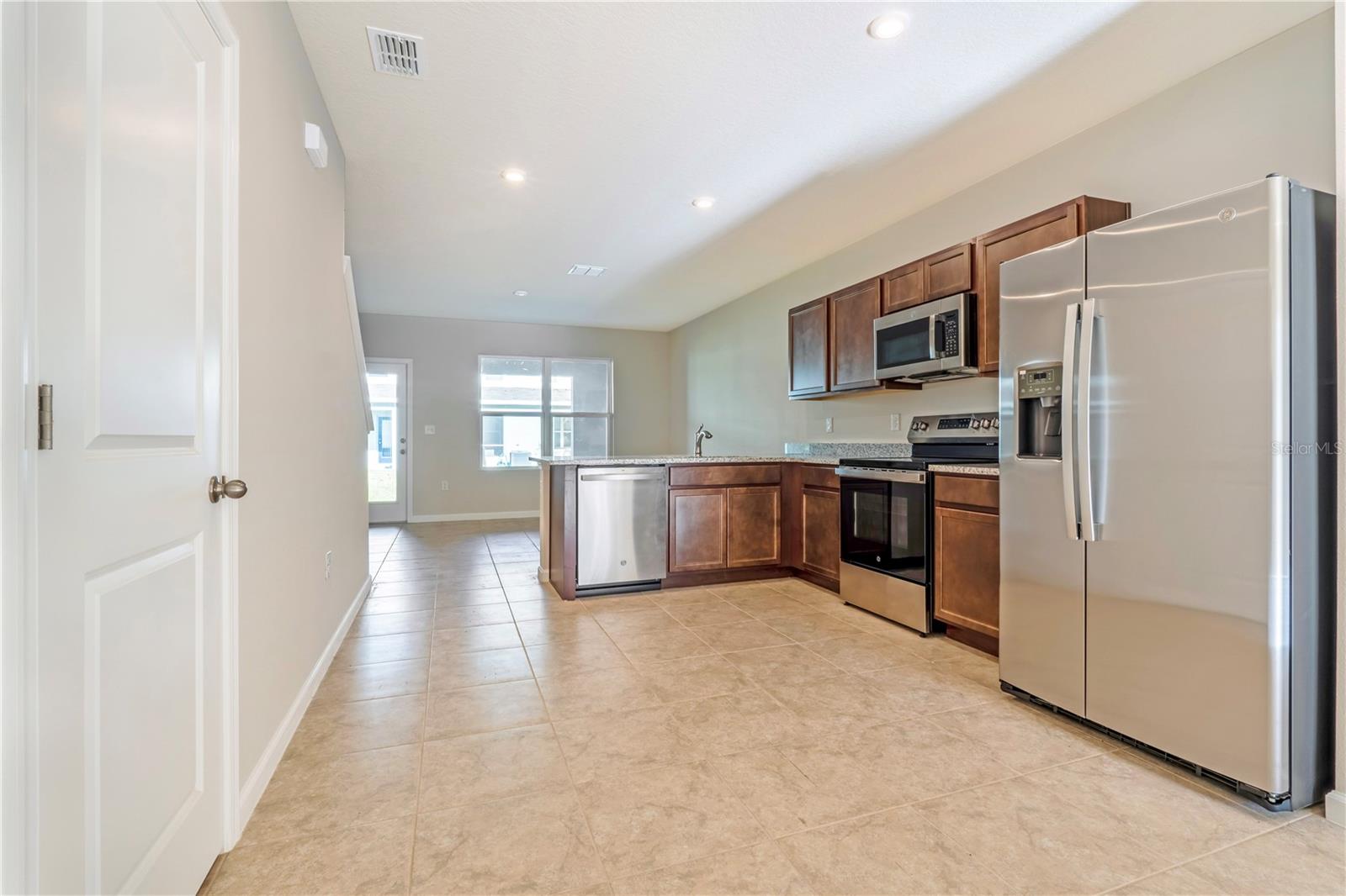 EDISON POINTE TOWNHOMES - Residential