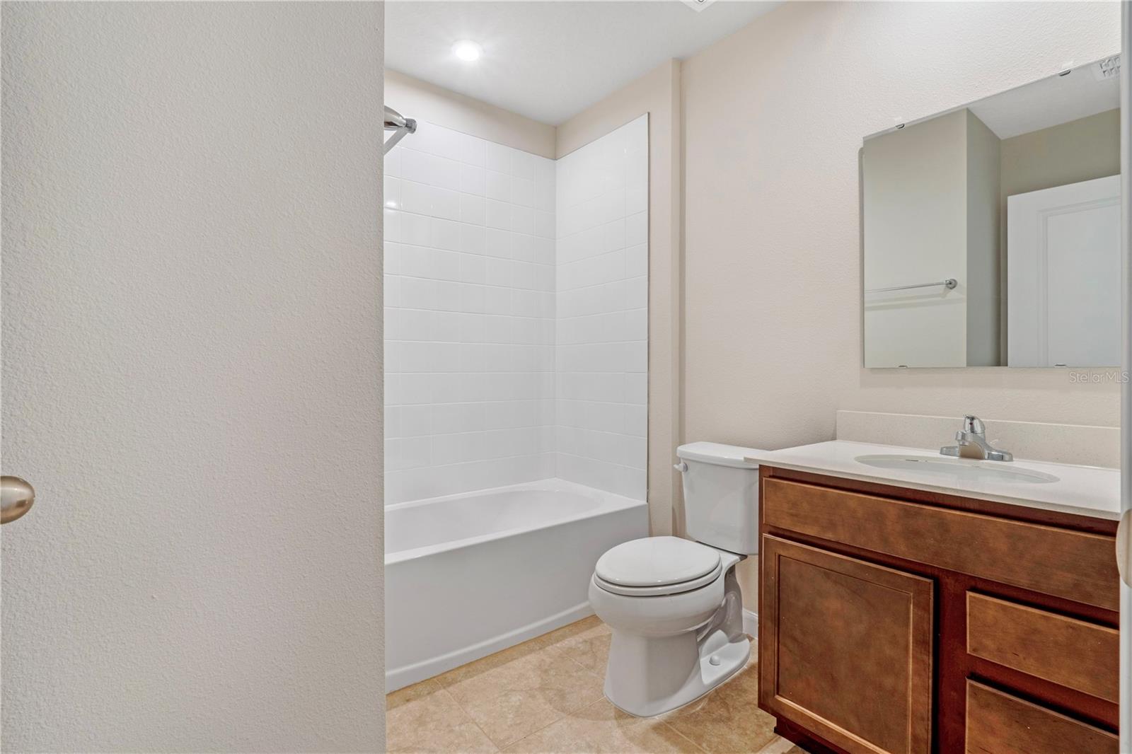 EDISON POINTE TOWNHOMES - Residential