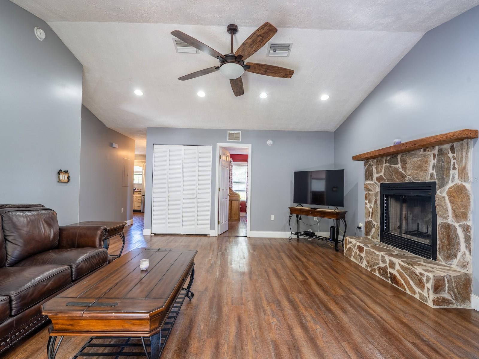 FRST LAKE - Residential