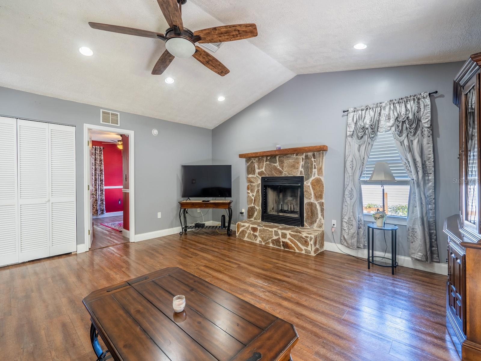 FRST LAKE - Residential