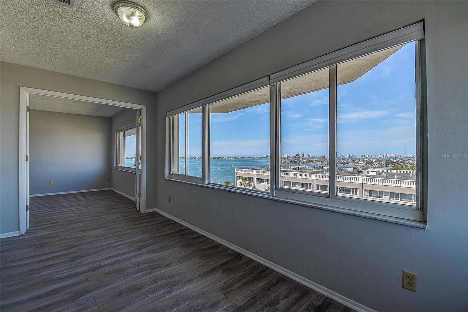 HARBOUR CLUB CONDO - Residential