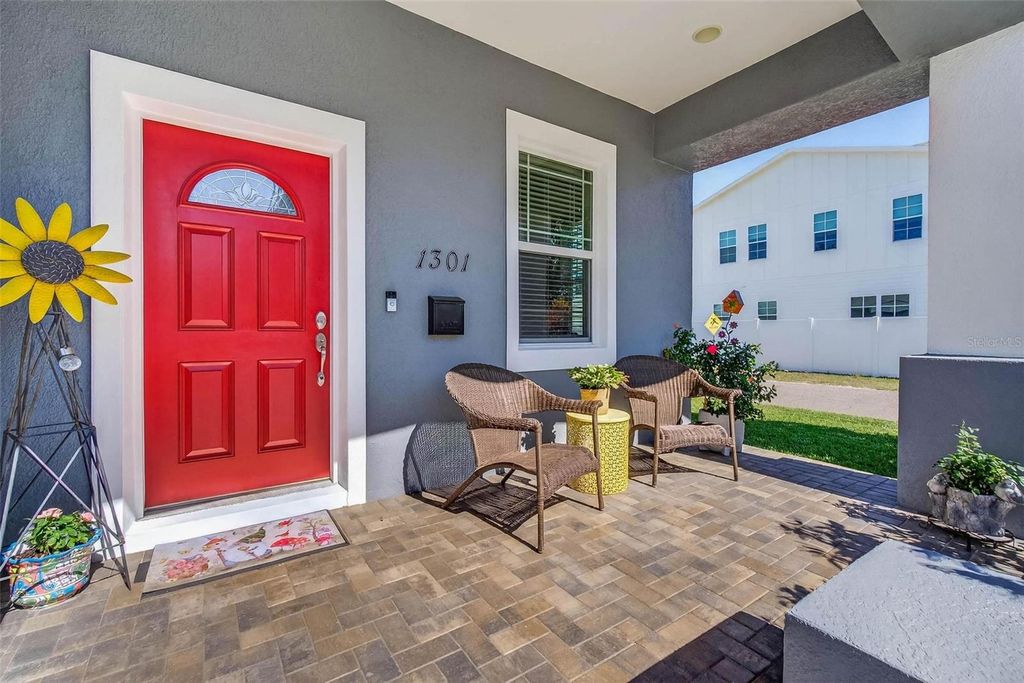 Photo of 1301 36th Avenue N, St Petersburg, FL 33704 (MLS # TB8473294)