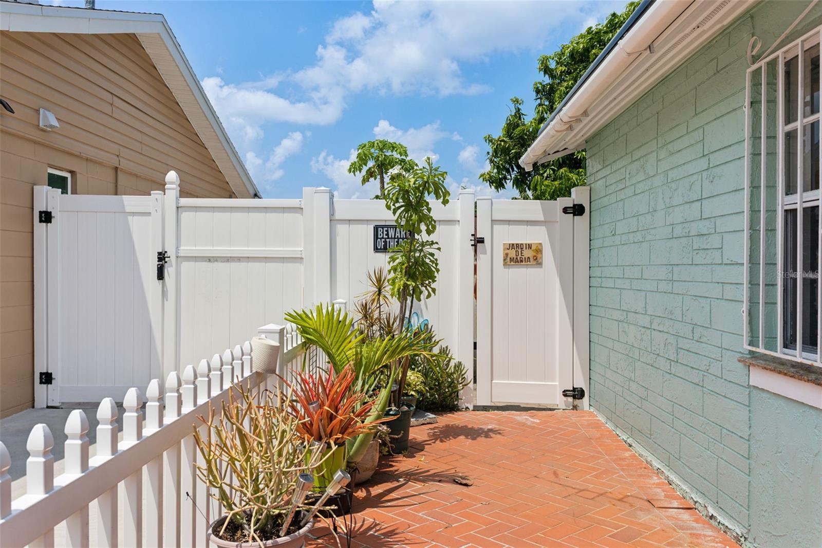 8816 ASCOT COURT