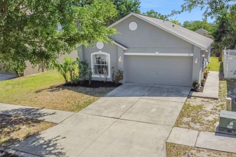 Photo of 910 Brenton Leaf Dr, Ruskin, FL 33570 (MLS # TB8501817)