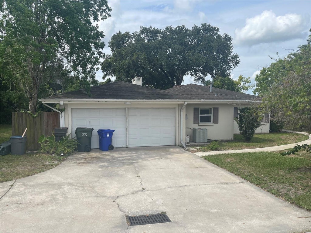 Photo of 225 Lake Hollingsworth Drive, Lakeland, FL 33803 (MLS # TB8543414)
