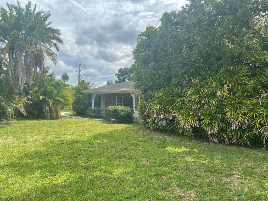 Photo of 225 Lake Hollingsworth Drive, Lakeland, FL 33803 (MLS # TB8543414)