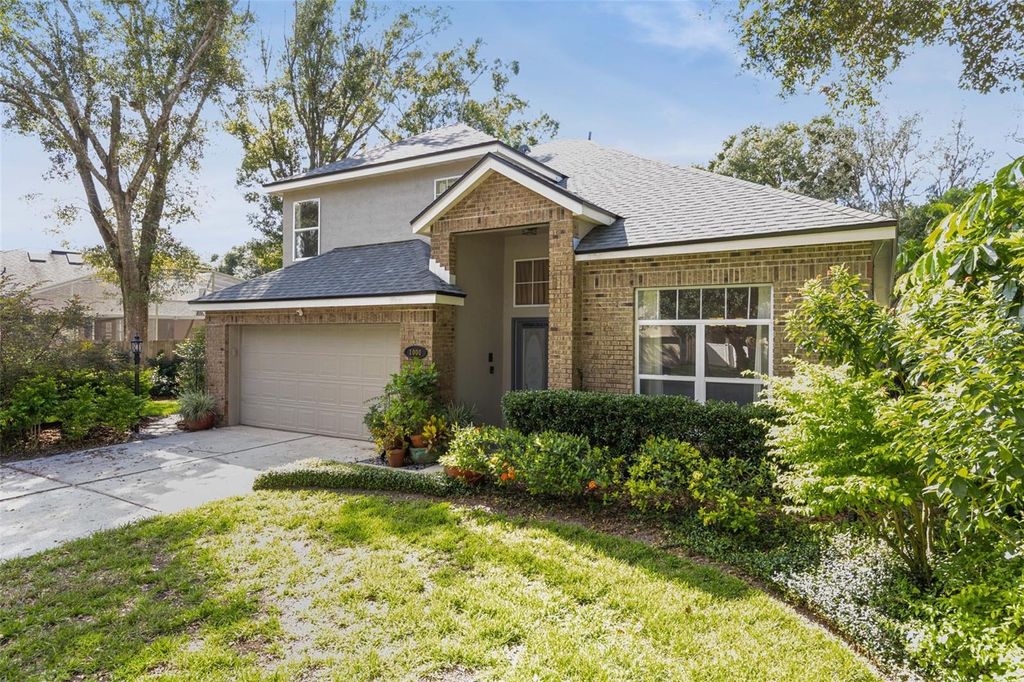 Photo of 1000 N Lake Claire Circle, Oviedo, FL 32765 (MLS # O6348554)
