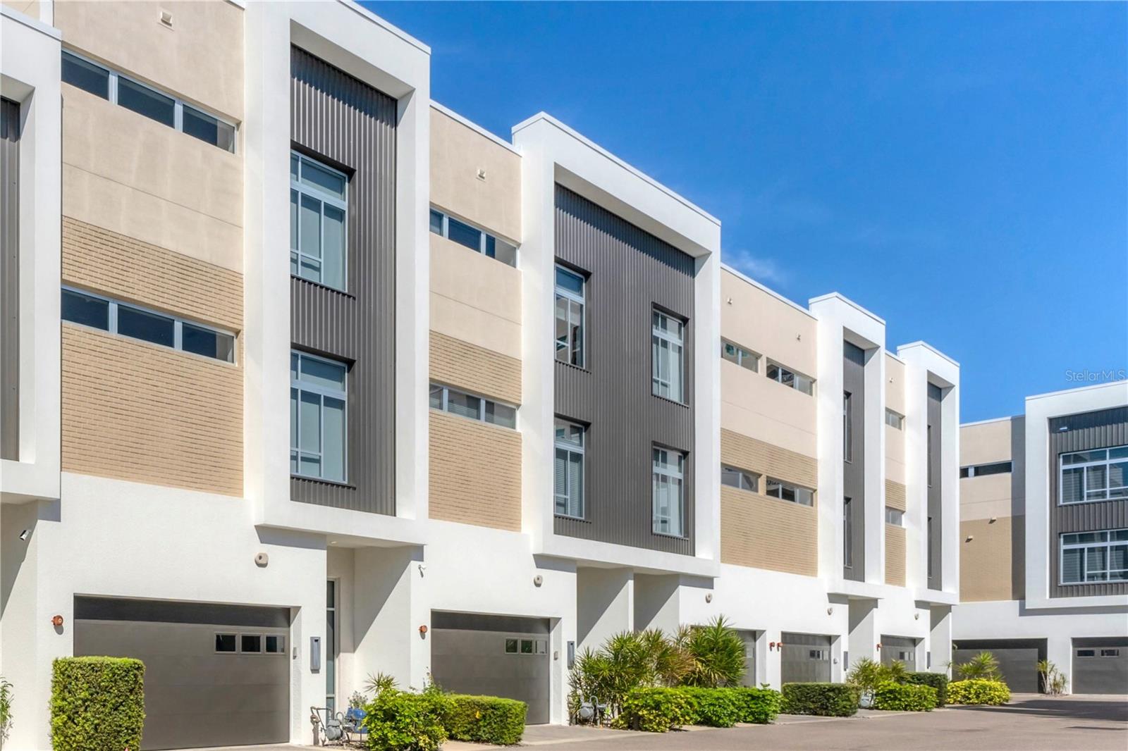219 COSMOPOLITAN COURT