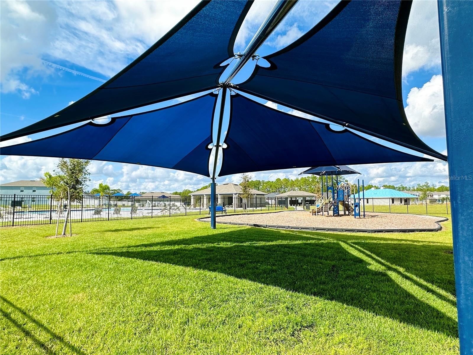 ASTONIA 40S - Residential Lease