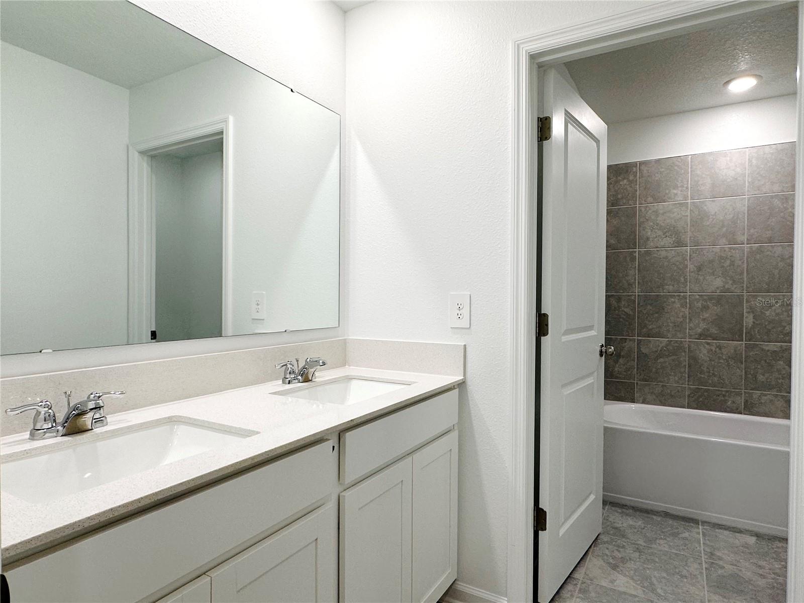 ASTONIA 40S - Residential Lease