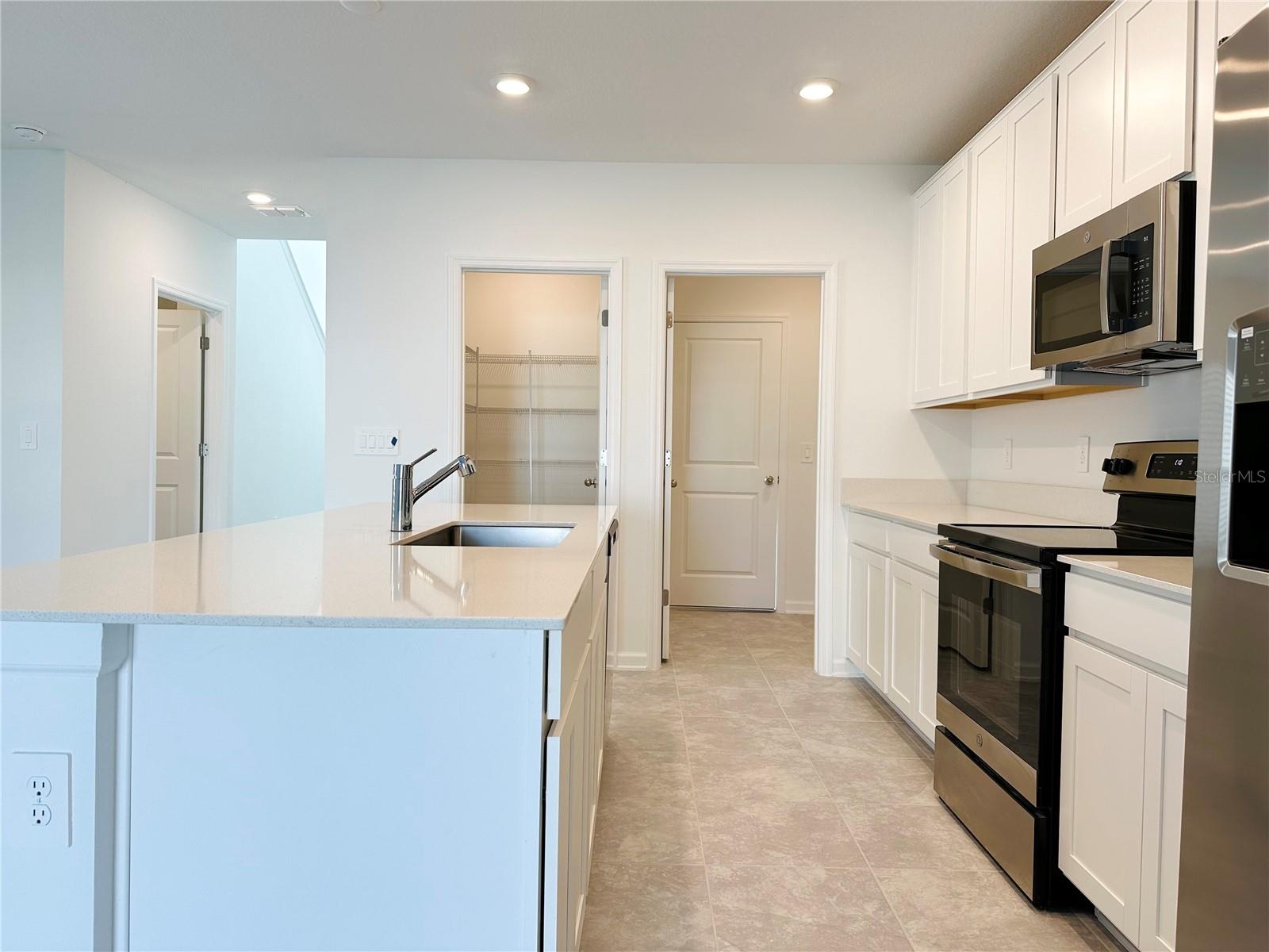 ASTONIA 40S - Residential Lease