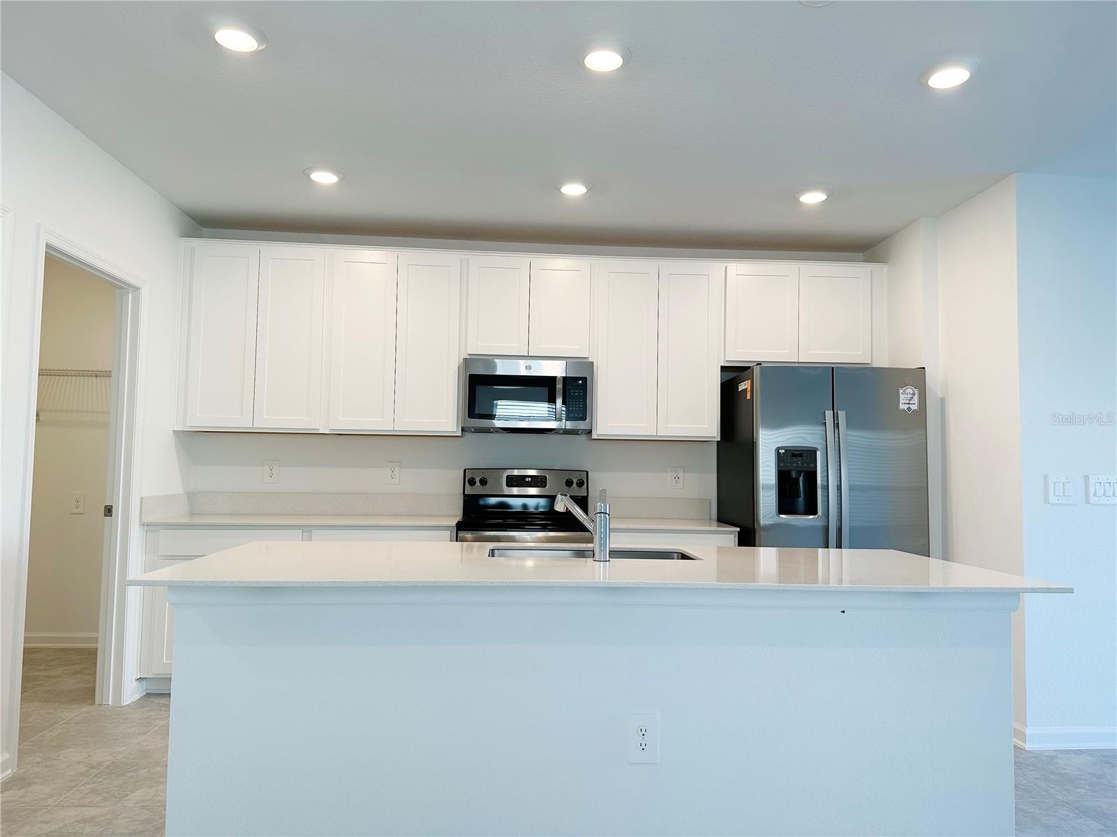 ASTONIA 40S - Residential Lease