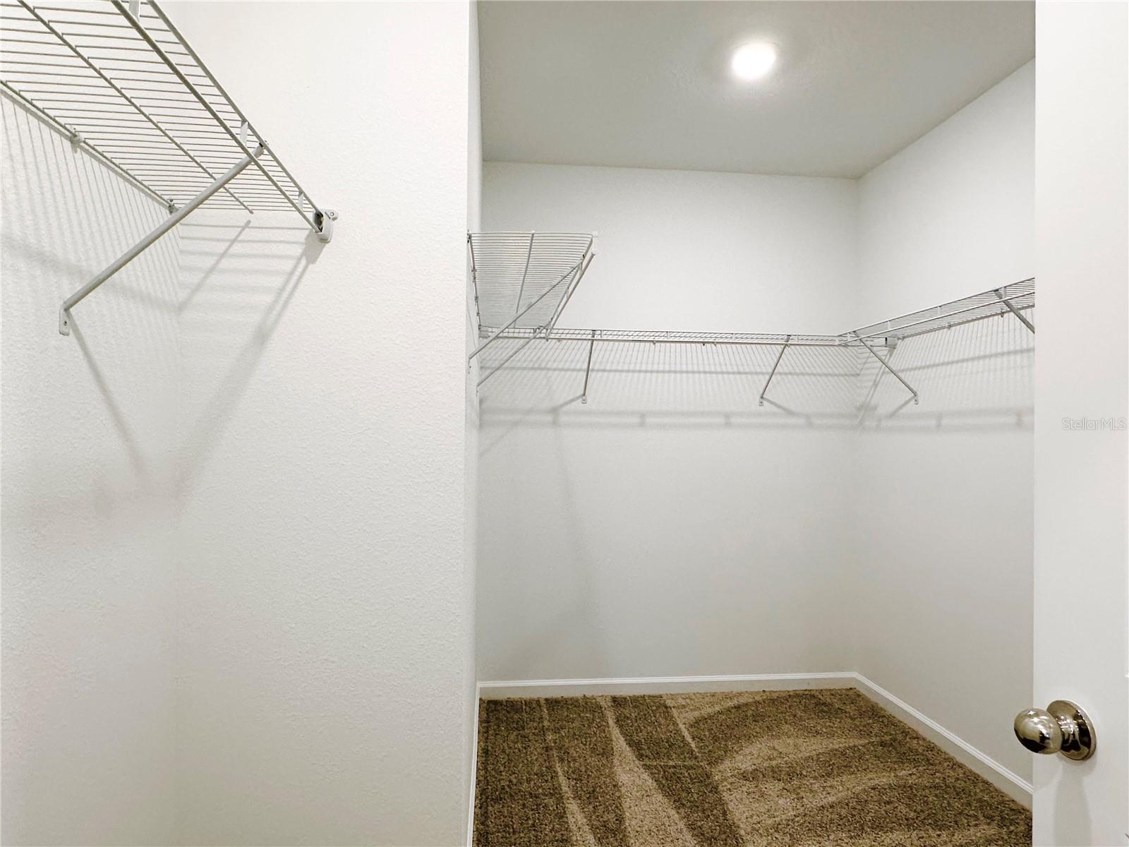 ASTONIA 40S - Residential Lease