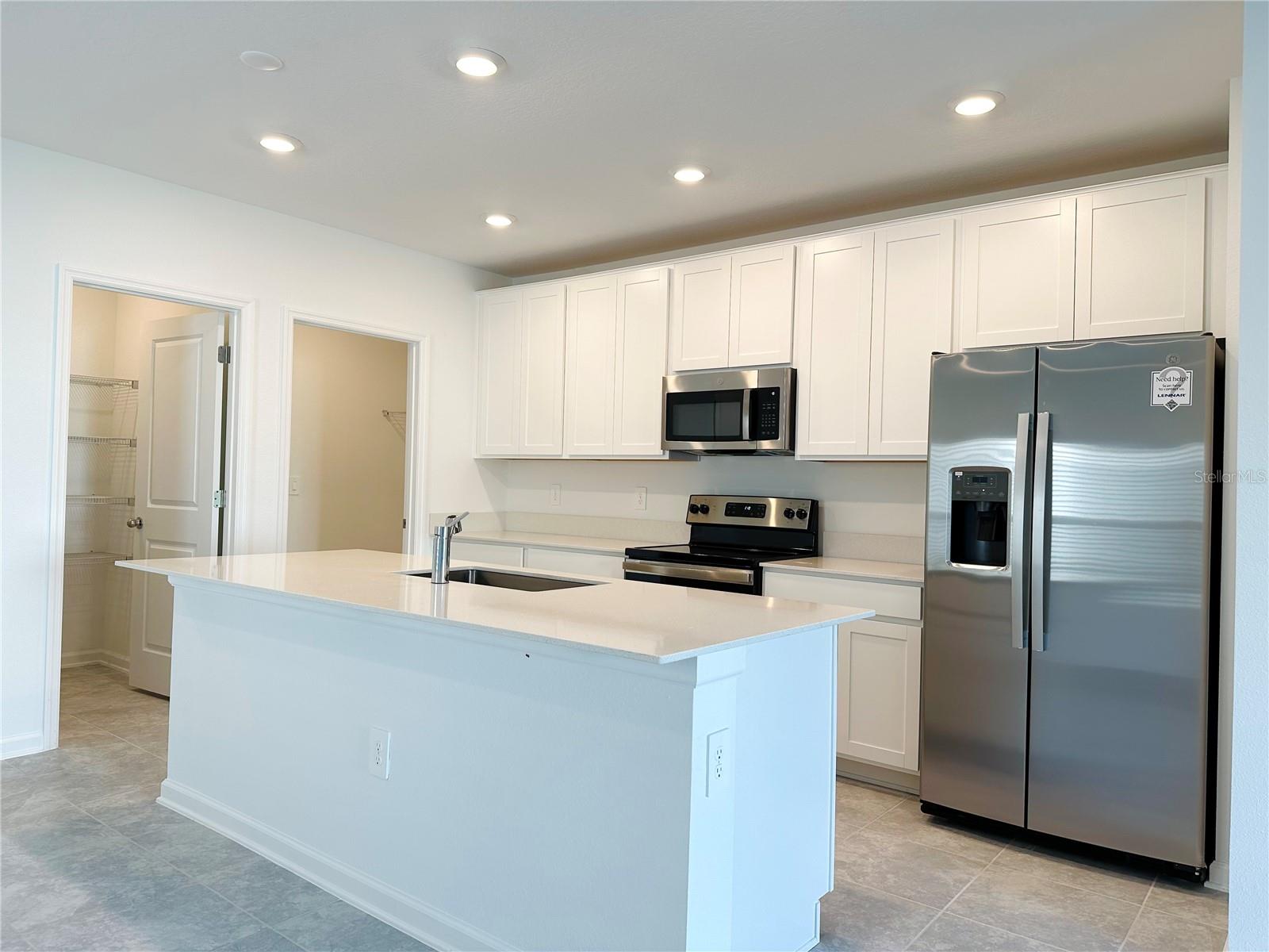 ASTONIA 40S - Residential Lease