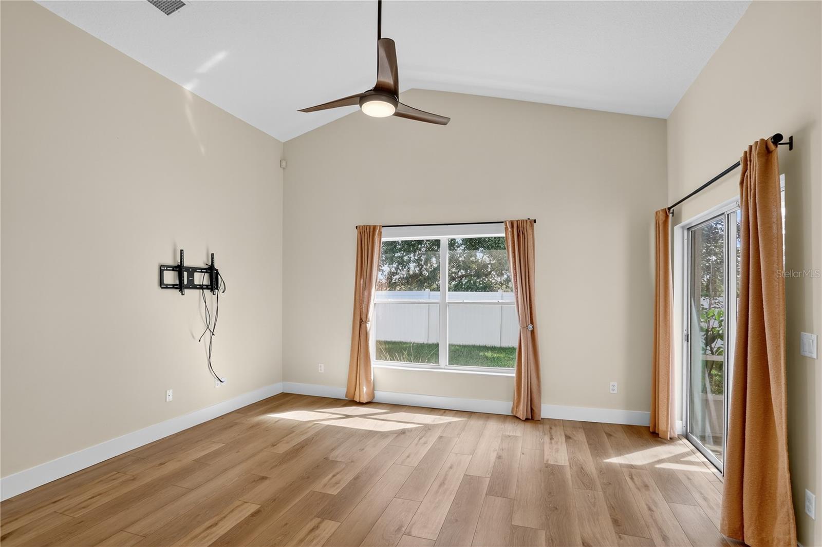 CAMBRIDGE COMMONS - Residential