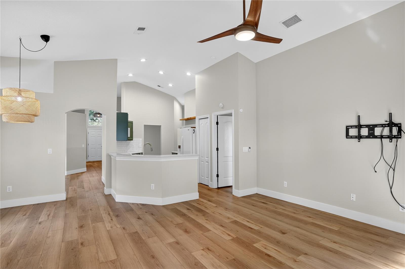 CAMBRIDGE COMMONS - Residential