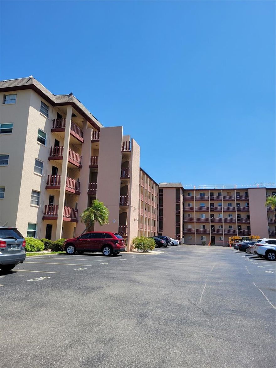 2/2 Condominium in Bradenton. Great location and great view. Move in ready with a few cosmetic upgrades. Plenty of space for you to enjoy paradise.
