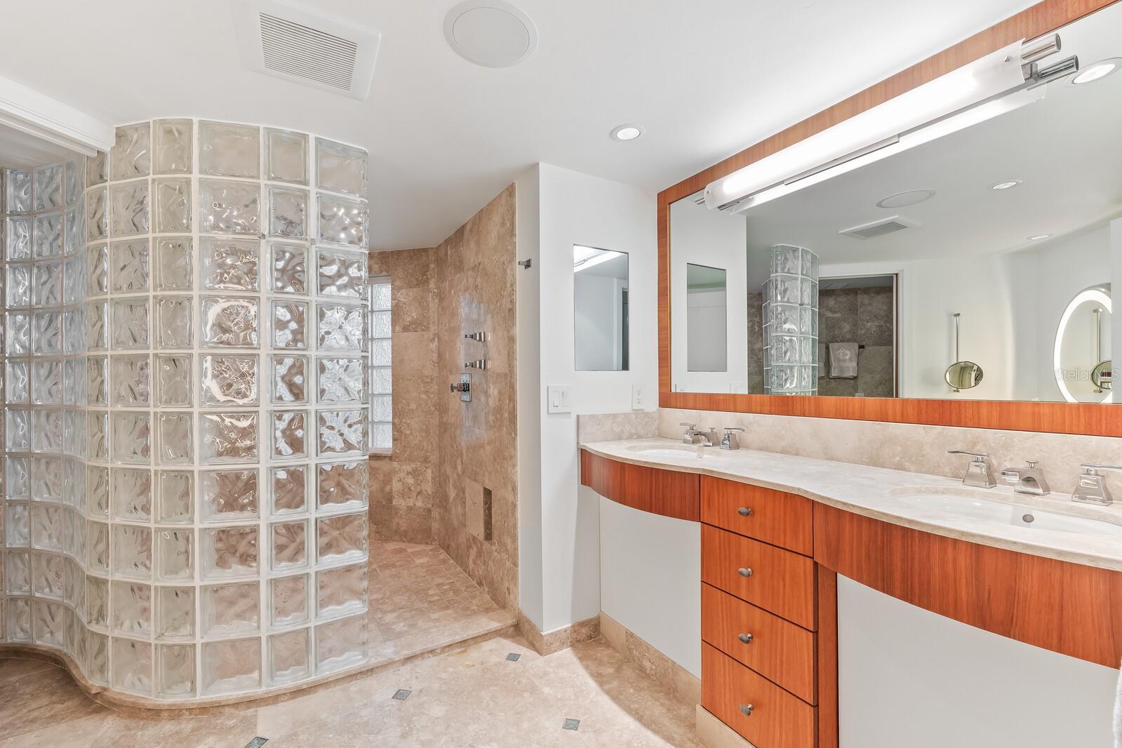 MANOR HOUSE - Residential