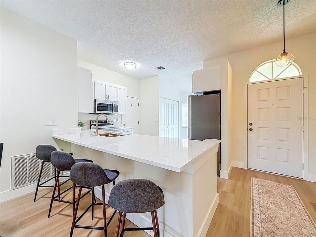 Photo of 826 Franklin Circle, Palm Harbor, FL 34683 (MLS # TB8517374)