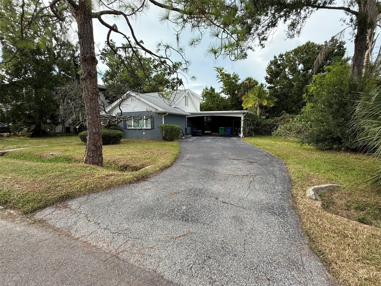 LOCATION, LOCATION, LOCATION!!! Amazing Opportunity in Coveted Sunset Park!!!
Seize the chance to own in one of South Tampa’s most desirable neighborhoods, Sunset Park. This 99’x102' (approx. 1/4 acre) lot presents an incredible opportunity to build your dream home or put your personal touch on the existing block structure that was impacted during Hurricane Milton. This is a rare chance to invest in a rapidly growing luxury market with many new constructed homes selling over $2+million. Located within the sought-after school district of Mabry Elementary, Coleman Middle, and Plant High School, this location is ideal for families and professionals alike. Enjoy all that South Tampa has to offer; upscale dining, boutique shopping, the scenic Riverwalk, and easy access to Florida’s top-rated beaches and Tampa International Airport.
Don't miss the chance to own a piece of South Tampa’s most desirable real estate – schedule a showing today and envision the potential!