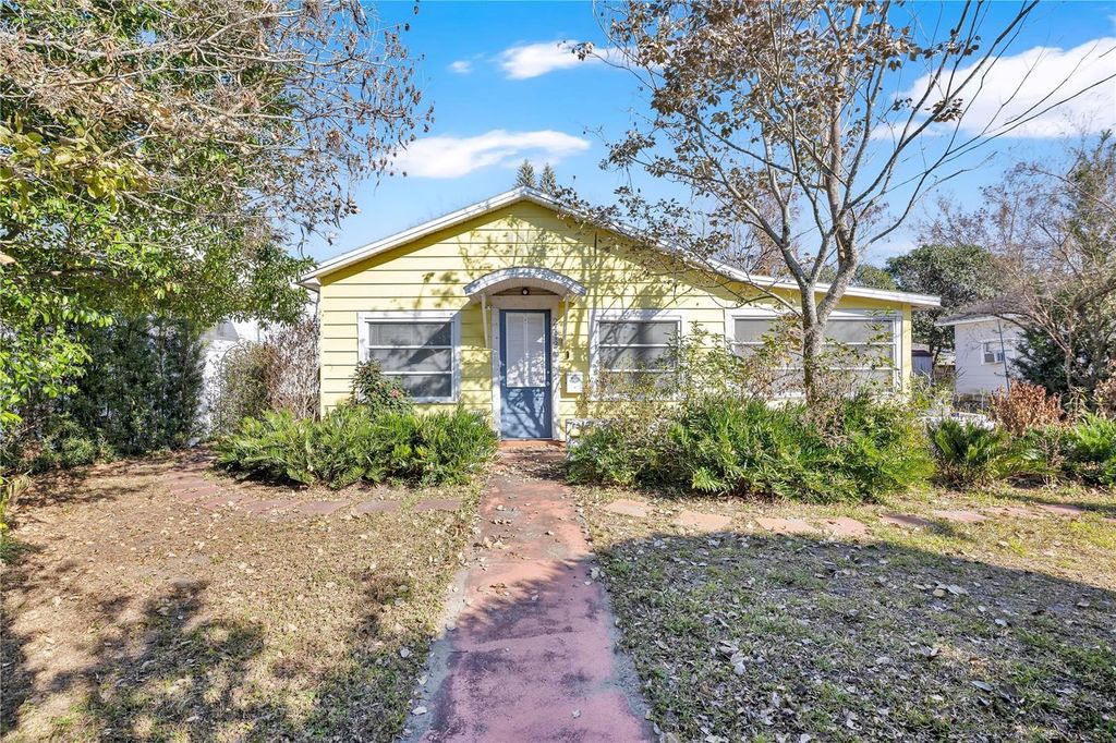 Photo of 2413 Center Avenue, Orlando, FL 32806 (MLS # O6382061)