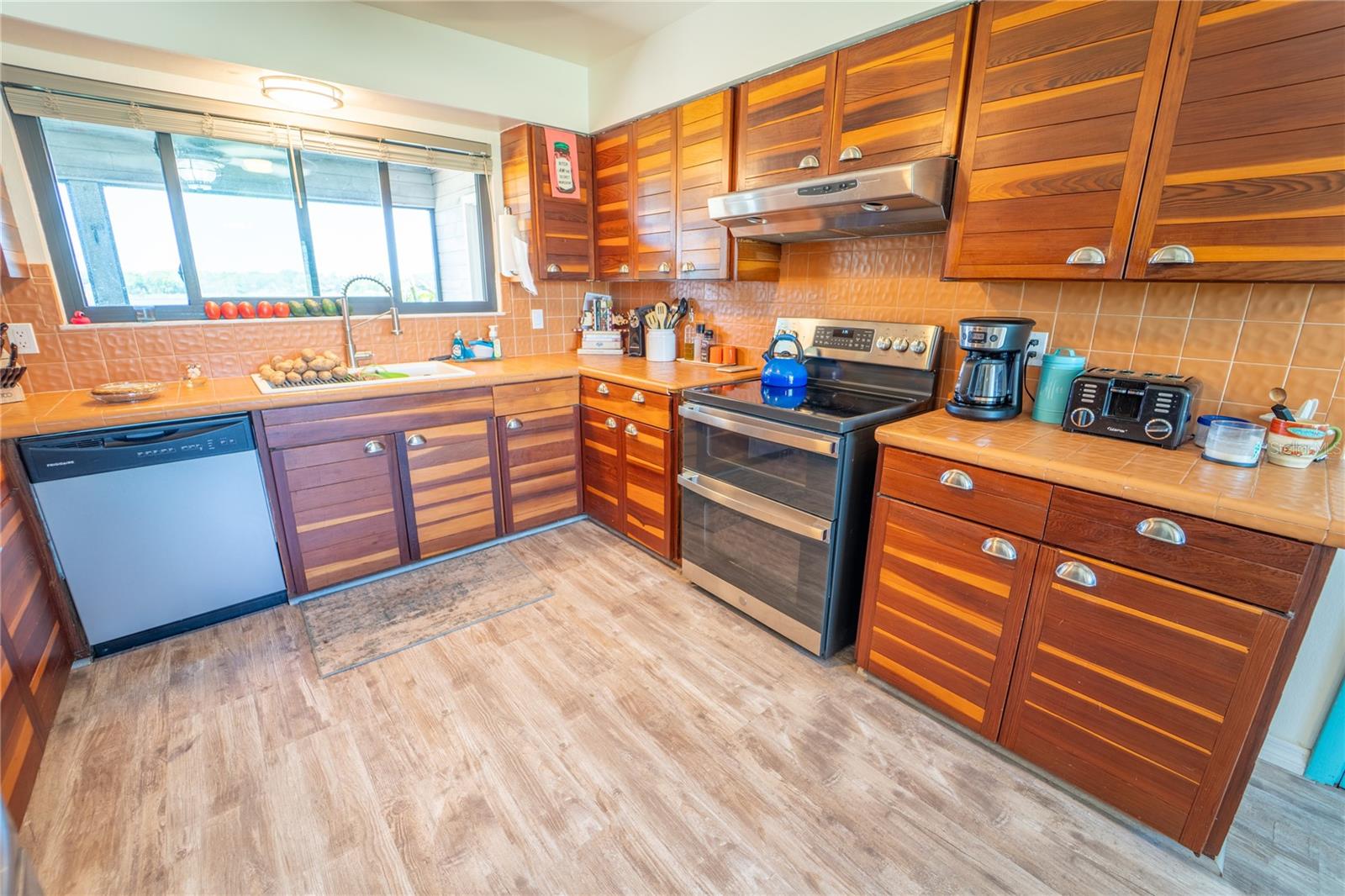 LUCERNE SHORES - Residential