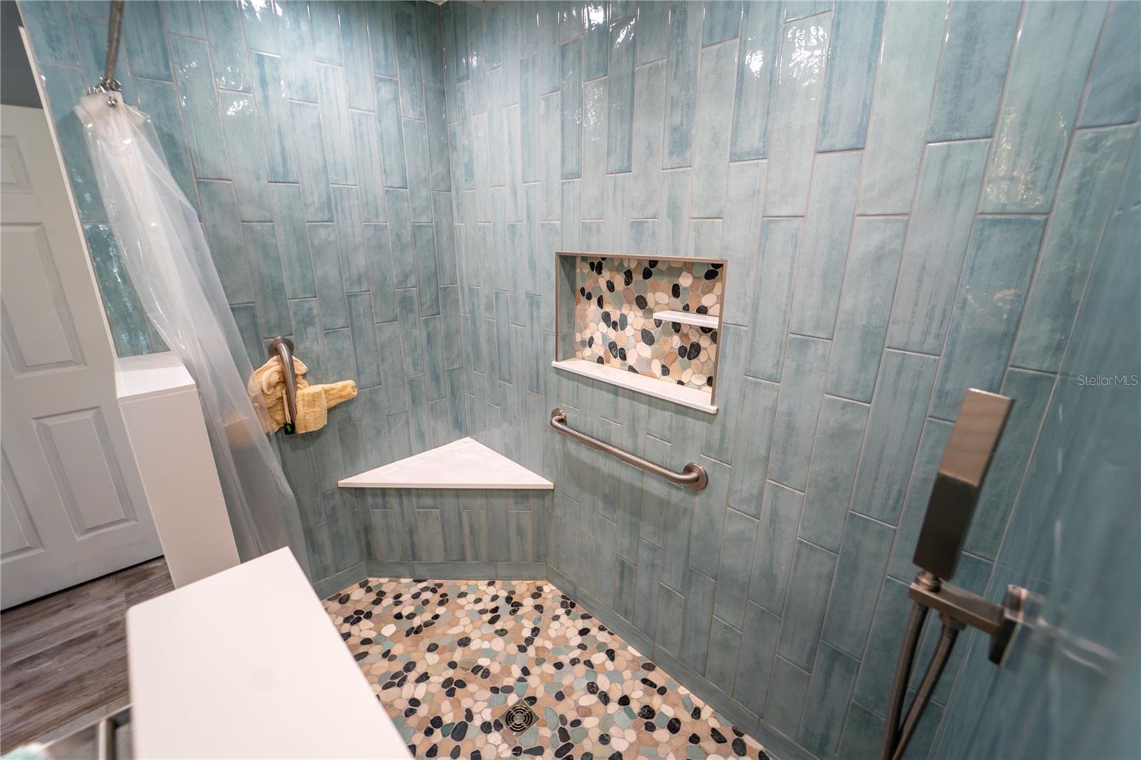 LUCERNE SHORES - Residential