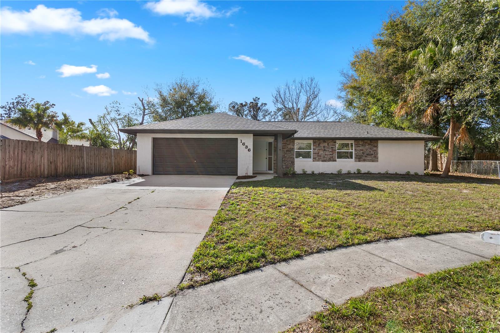 STERLING OAKS - Residential