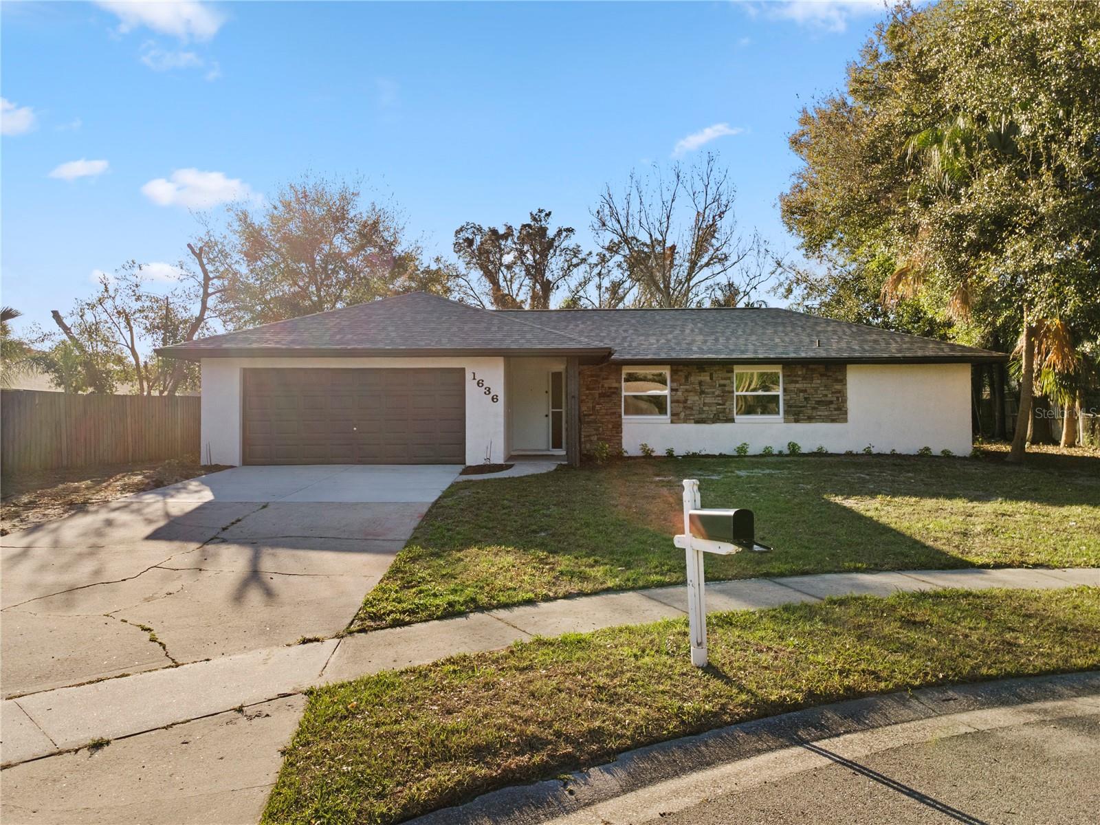 STERLING OAKS - Residential