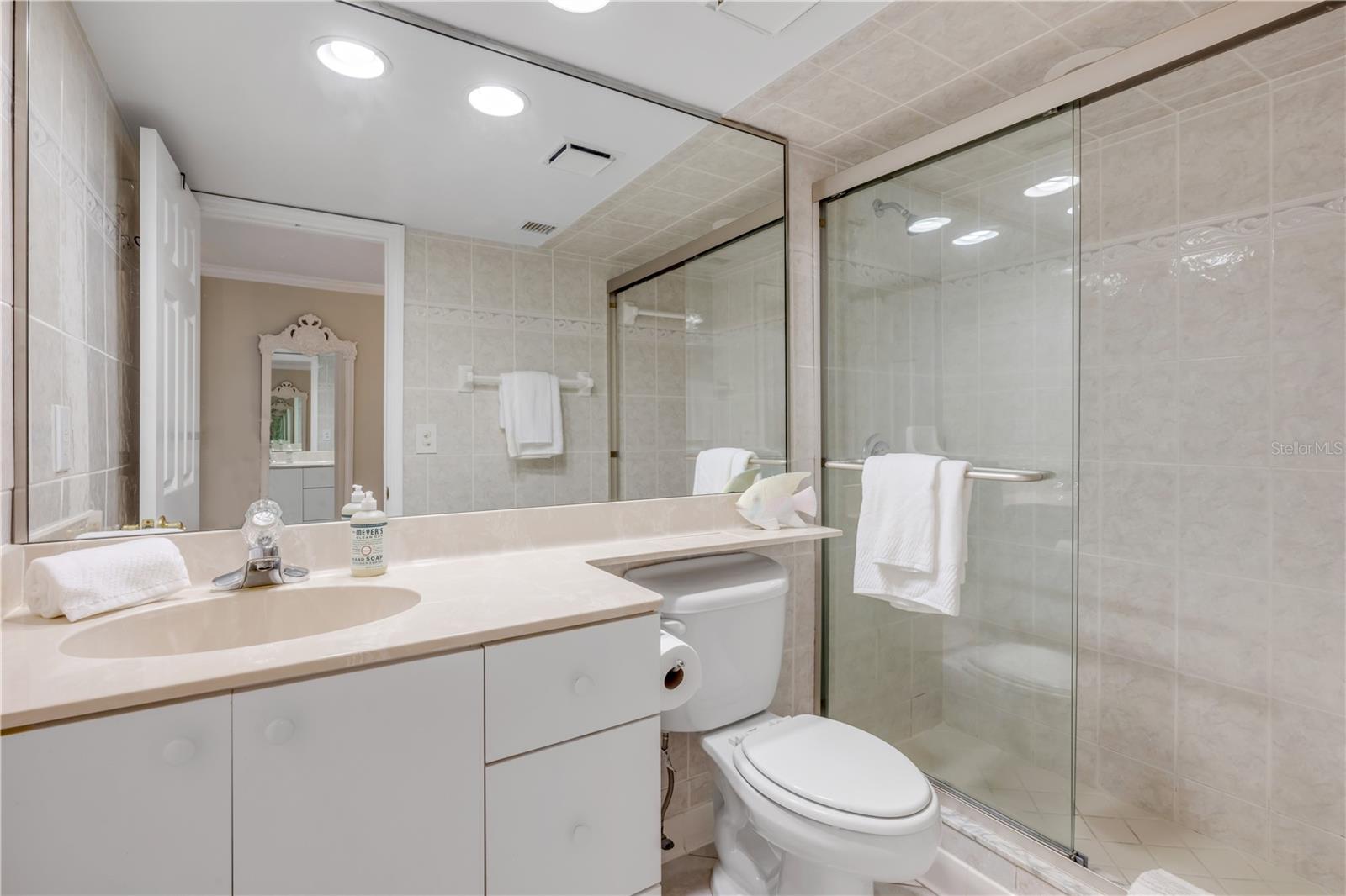 OCEAN VIEW TOWERS - Residential