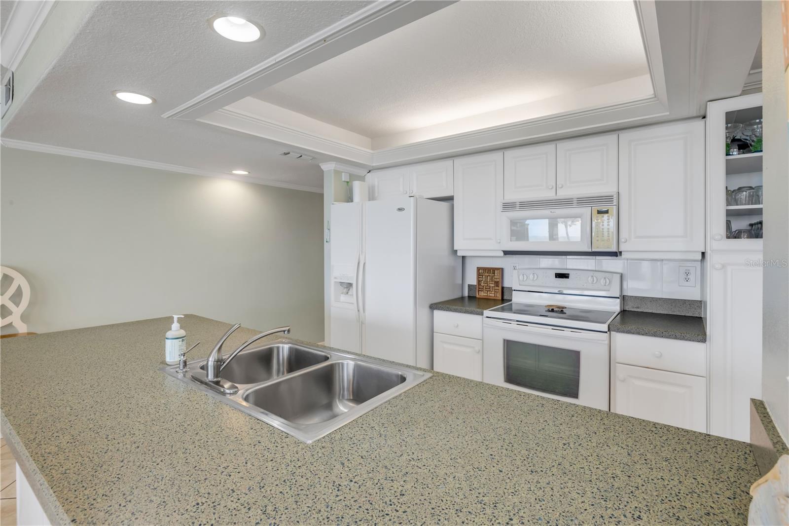 OCEAN VIEW TOWERS - Residential